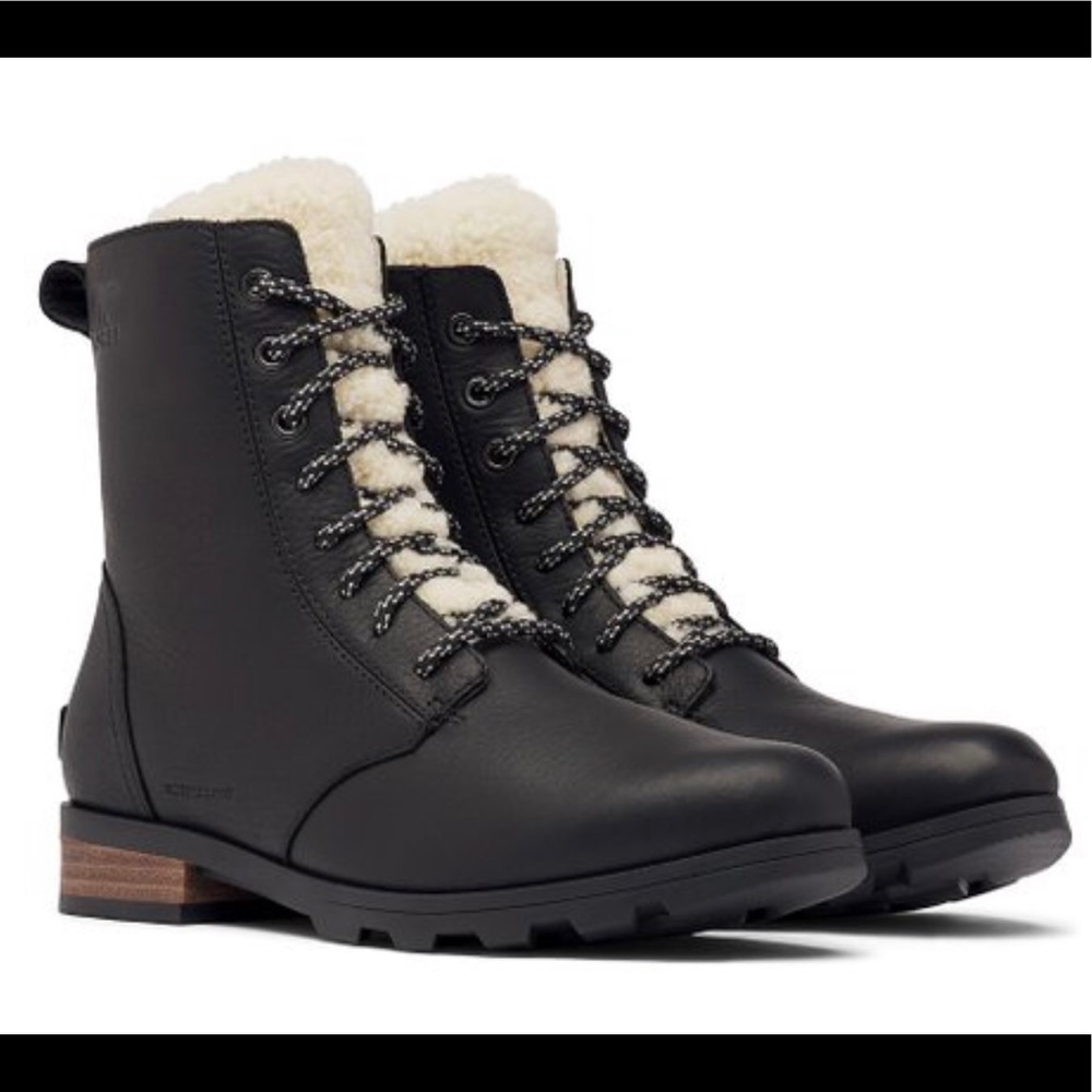 Sorel Emelie Short Lace Cozy Boot
